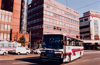 長崎県営バス長崎ターミナルを発車する九州号